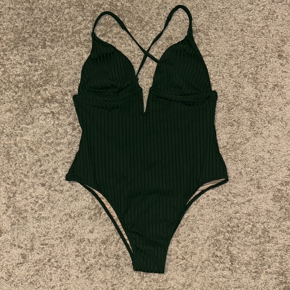 Women'sRibbed Plunge Front V-Wire One
Piece Swimsuit - Shade & Shore - Picture 4 of 10